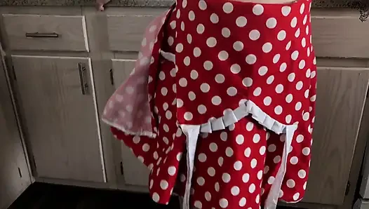 Üvey annenin ayakları ve hamile bırakma için ev işleri