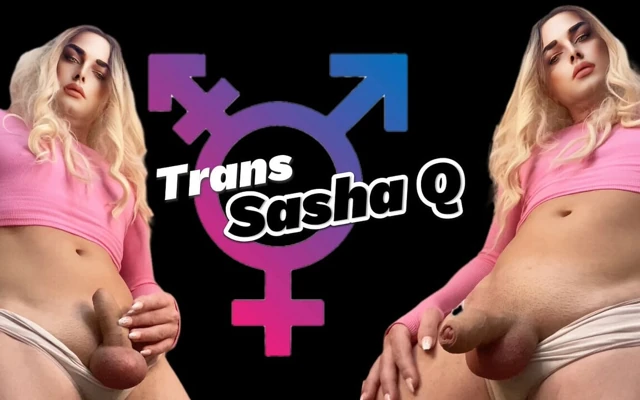 Küçük memeli trans tuvalette mastürbasyon yapıyor