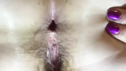 Kirli! Dizlerimin arasında bir balona büyük bir sidik yapana kadar anal boncuklarla göt sikişi.