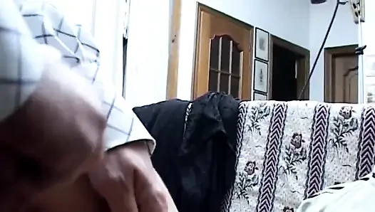 Büyük götlü dövmeli piliç üçlü sikişte sikiliyor