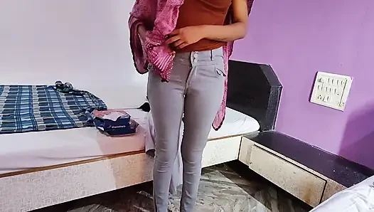 18 yaşındaki Hintli üvey kız kardeş sert seks yapıyor Hintli köylü kızları