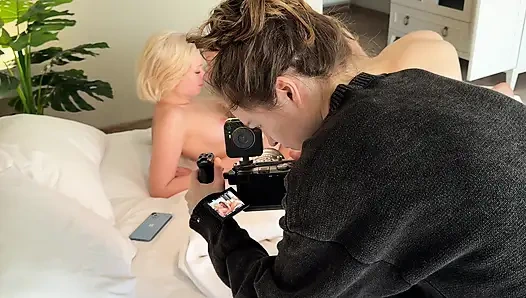 Perde Arkası: Sarışın, dövmeli sevgilisi tarafından sikilirken vajina yalıyor