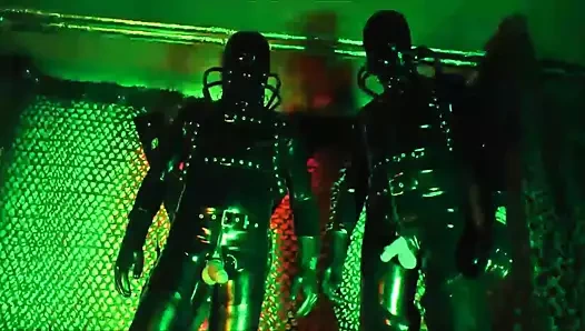 Mükemmel lastik çocuklar oynuyor