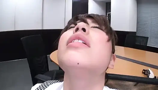 Orta yaşlı bir adam ve bir ofis hanımı