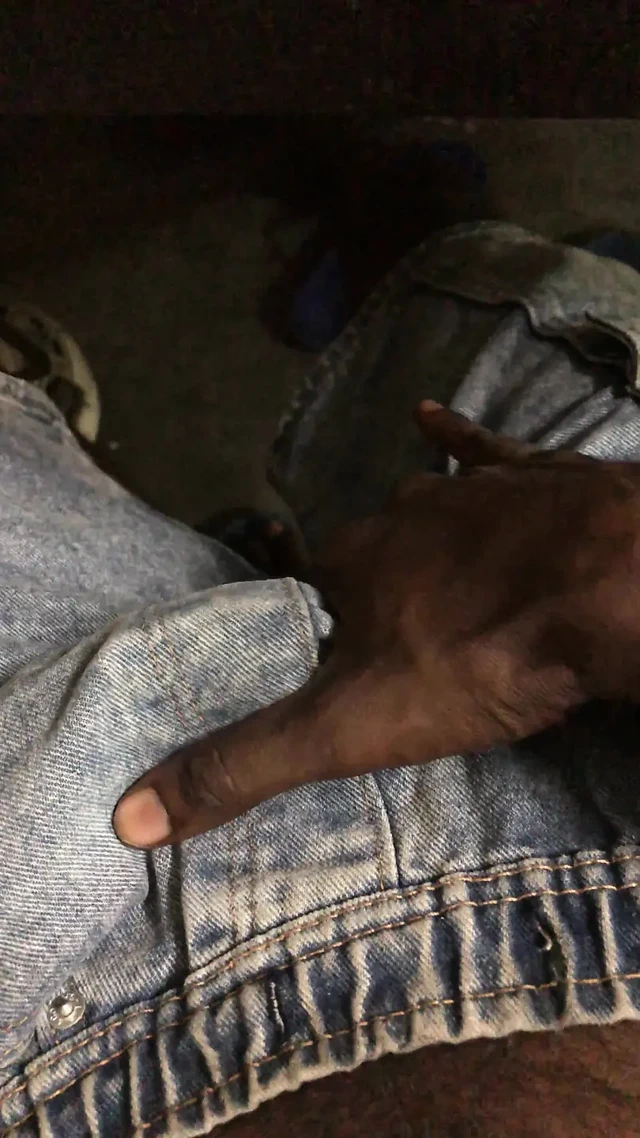 Büyük yaraklı boğa ustasına el sıkışma