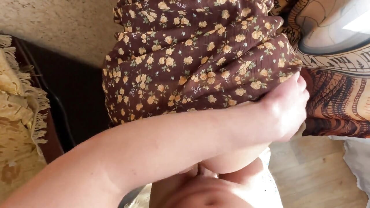 Arkadaşının seksi kız arkadaşını sikiyor