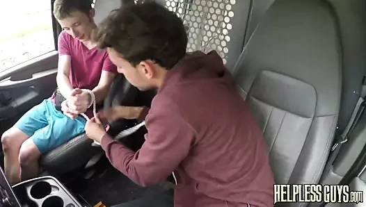 eziyet twink alır Cum üzerinde yüz sonra köpek stil anal