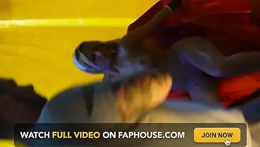 Striptiz hizmetçisi