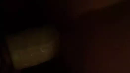 Hanımefendi dev horoz kol alarak