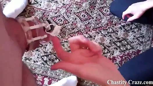 Bakmadığın zaman seni bekaret cihazına koydum