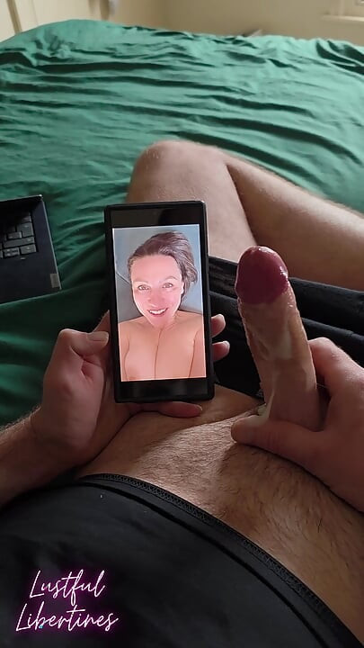 Üvey annemin orta yaşlı seksi en iyi arkadaşımla kazara yüze boşalma zamanı azgın bir çağrıya döndü o doyumsuz kıllı bir olgun