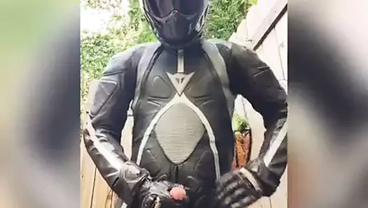 Ateşli deri dainese adam sikişiyor