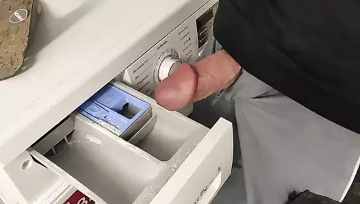 Komşular çamaşır makinesinde ilk eller serbest cumshot