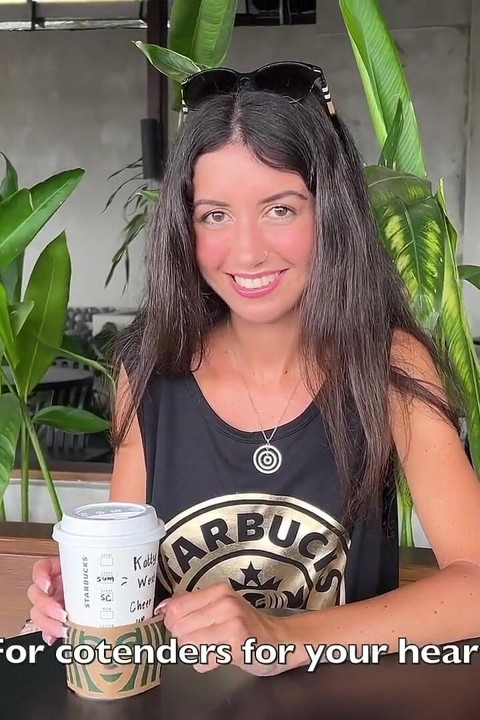 Starbucks'ta çılgın boşalma - umumi tuvalette sakso, spermle kahve içme