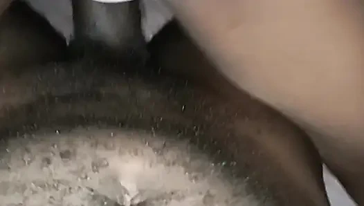 O şişman yarağa biniyor