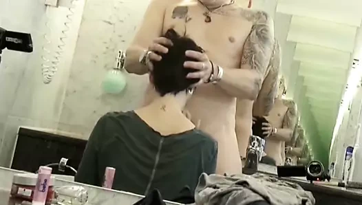 Badezimmer-oral seks