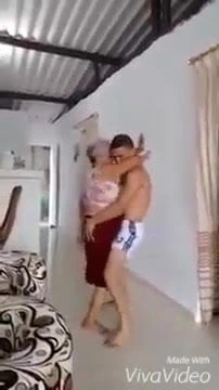 Benim şişman Meksikalı ve ben çıplak dans ediyoruz