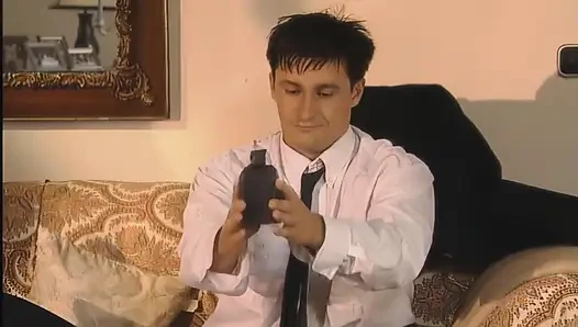 Üç Sarışın Ofis Sürtüğü Asyalı 25 Cm Canavar Ve Patron Yarağı Gırtlağına Kadar Alıyor!