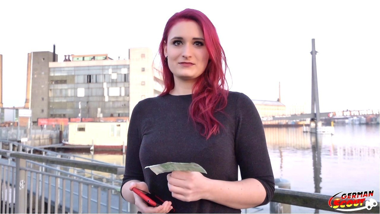 Alman izci - kızıl saçlı kolej genç melina döküm için konuşmak