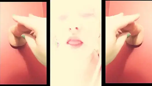 Ben sana sözlü dayak atıp üstüne tükürüp yarağını tokatlarken mastürbasyon yap