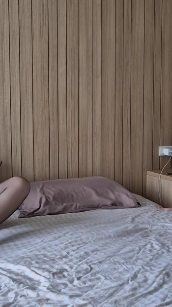 Эпический момент из "Лесбийские юные сводные сестры мастурбируют и трогают друг друга для настоящих оргазмов"