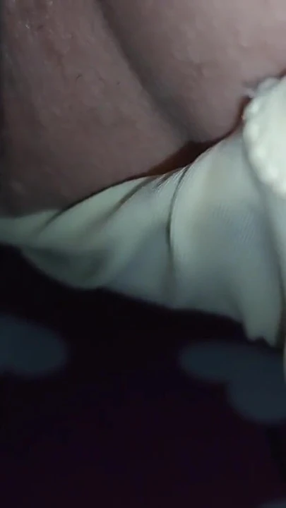 Karımı bu arkadaşıma ödünç veriyorum ve amına boşalana kadar onu gerçekten iyi sikiyor. Neredeyse hamile bırakıyormuş. | Klip 2