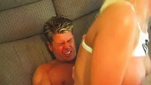 Heiße Sofa-Leidenschaft: White Panty Chronicles 07