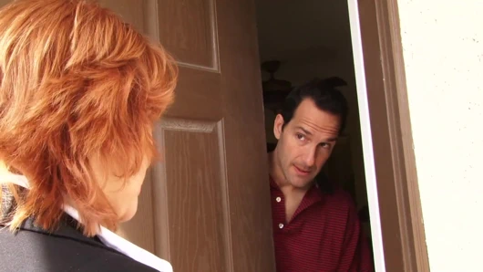 Yaramaz olgun genç bir adam tarafından sikiliyor