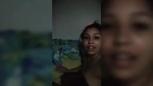 New York Abd'li 18 yaşındaki esmer büyük sarkık memeler üvey erkek kardeşinin büyük yarağını sikiyor