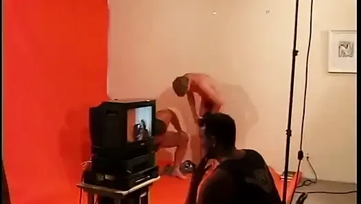 Biseksüel göt sikici ve sapık bir esmerle fotoğraf çekimi