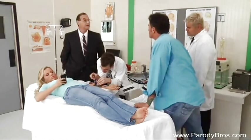 Mükemmel sarışın bal doktorda sert seks yapıyor