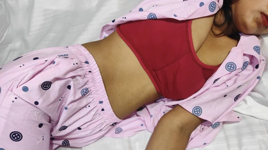 Desi üvey kız kardeşimi geceleri siktim (Hintçe)