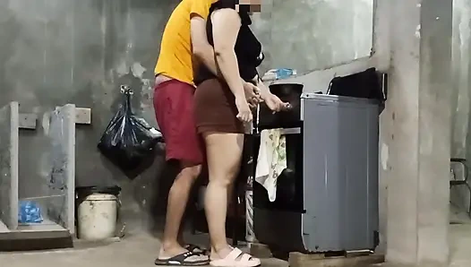 Single mom was going to make dinner but her best friend seduces her to her hard, real homemade sex