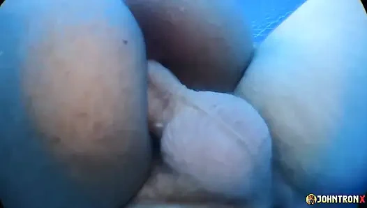 JohnTronX - Sexo anal apertado debaixo d'água com uma gostosa asiática amadora