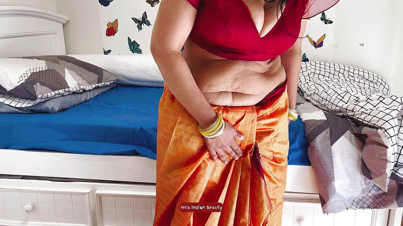 En ateşli sari seks - ipek sari desi orta yaşlı seksi kadın kayınbiraderi tarafından sert sikiliyor - yüksek sesle inliyor - amcık yeme
