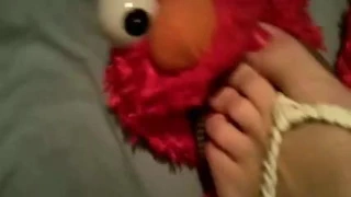 Elmo parmak arası terlik oyunu