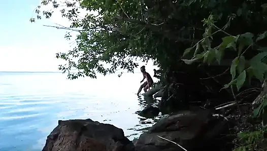 Üstsüz zıpkın ile balık tutmak