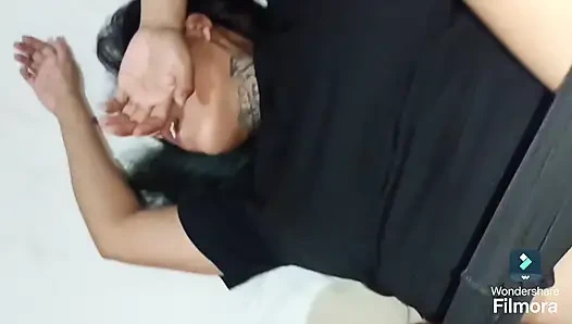 Kahya ucuz bir cep telefonu için ateşli amının içine boşalmama izin veriyor