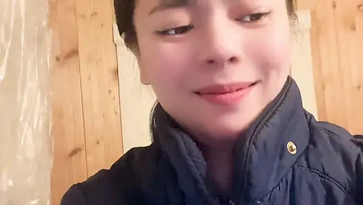 Hana Banyoda Amını Bir Bardak Su Ile Temizliyor