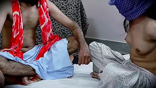 Bahis için Tantrik Baba'nın önünde çıplak, tam Hintçe hikaye filmi