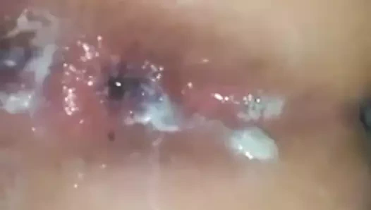 Utanç verici bir erkek kıçımı kırıyor ve amımın içine boşalıyor