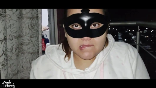 Komşular için ücretsiz sergi!! açık bina balkon gösterisi