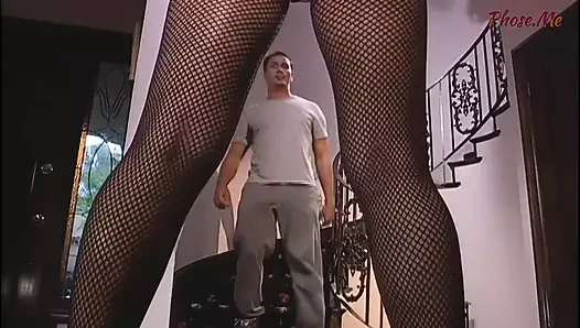 Siyah file külotlu çoraplı seksi sarışın sikiliyor ve yüzüne boşalma