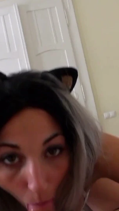Jimena Lago peruk takıyor ve bu ev yapımı videoda büyük bir yarağa sokuyor | Bölüm 1