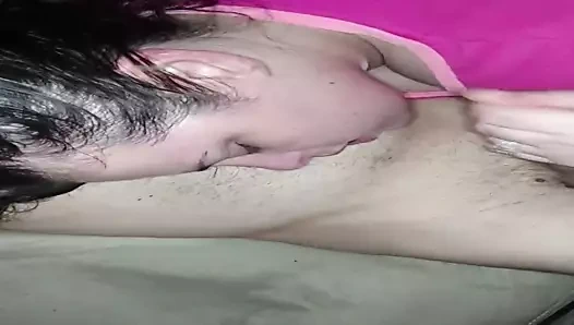 Fahişe döl emiyor yarak deliğini ovuyor