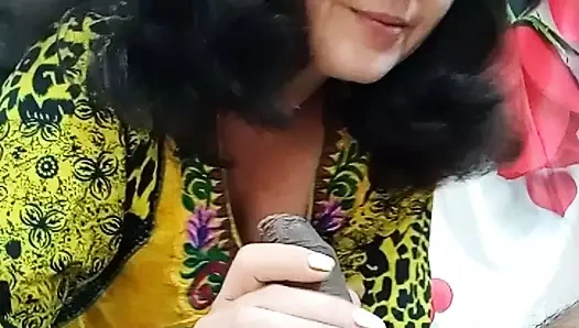 Üvey annesi tarafından baştan çıkarılmaya bayılıyor