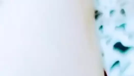 Porno izlerken kötü yoğun bir orgazm yaşıyorum