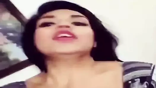ALEH COQUETA Y CHICHONA