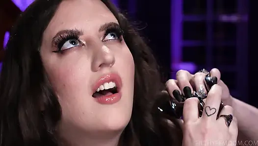 Kiraz yırtıklı işe yaramaz yarağın