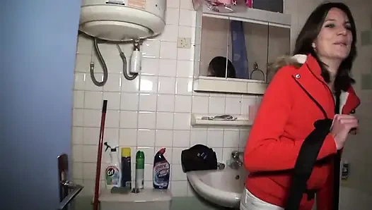 Amatör Hayalini Gerçekleştiriyor, Büyük Beyaz Penislerle Bir Ganbang